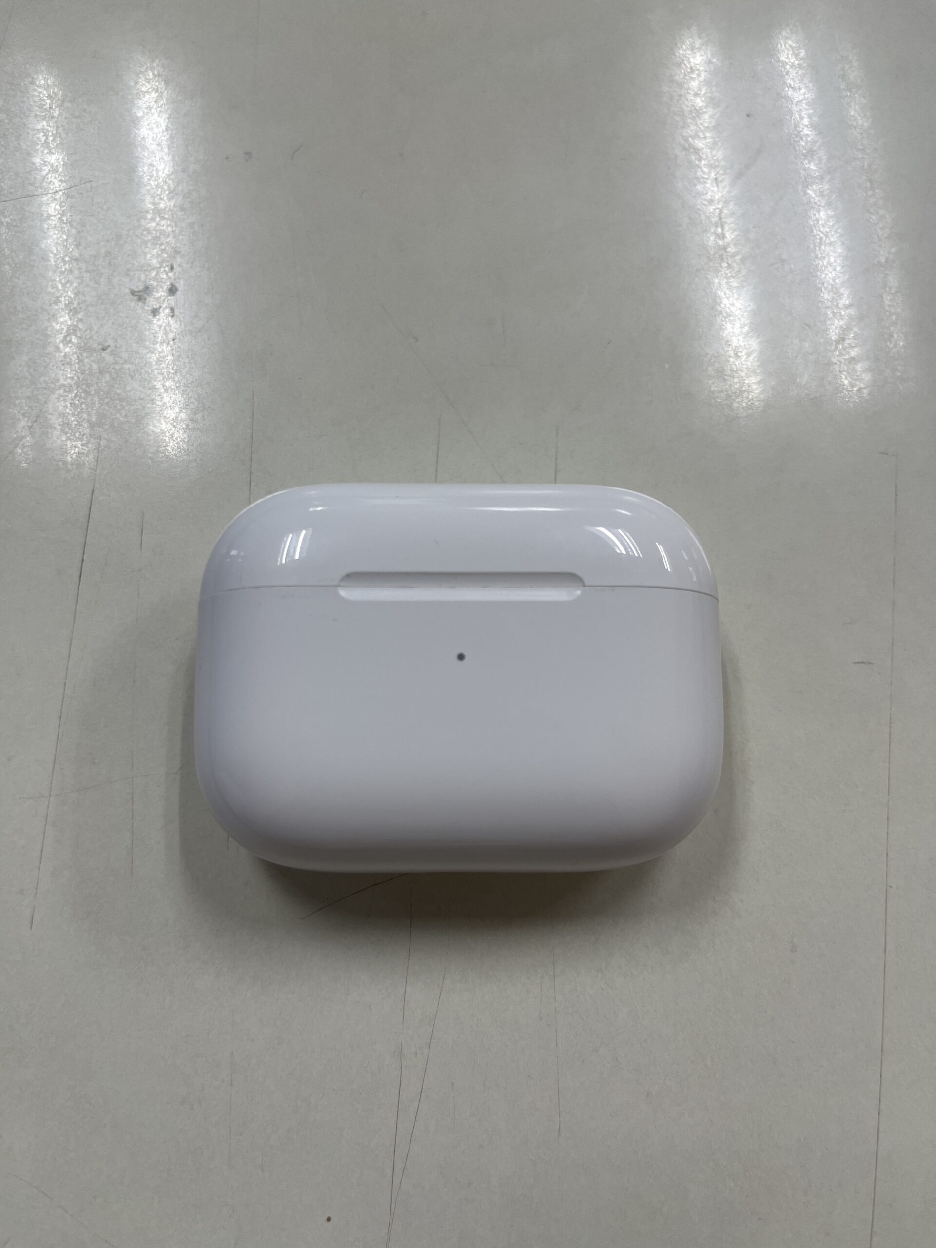 AirPods Pro系ワイヤレスイヤホンのクローズアップ