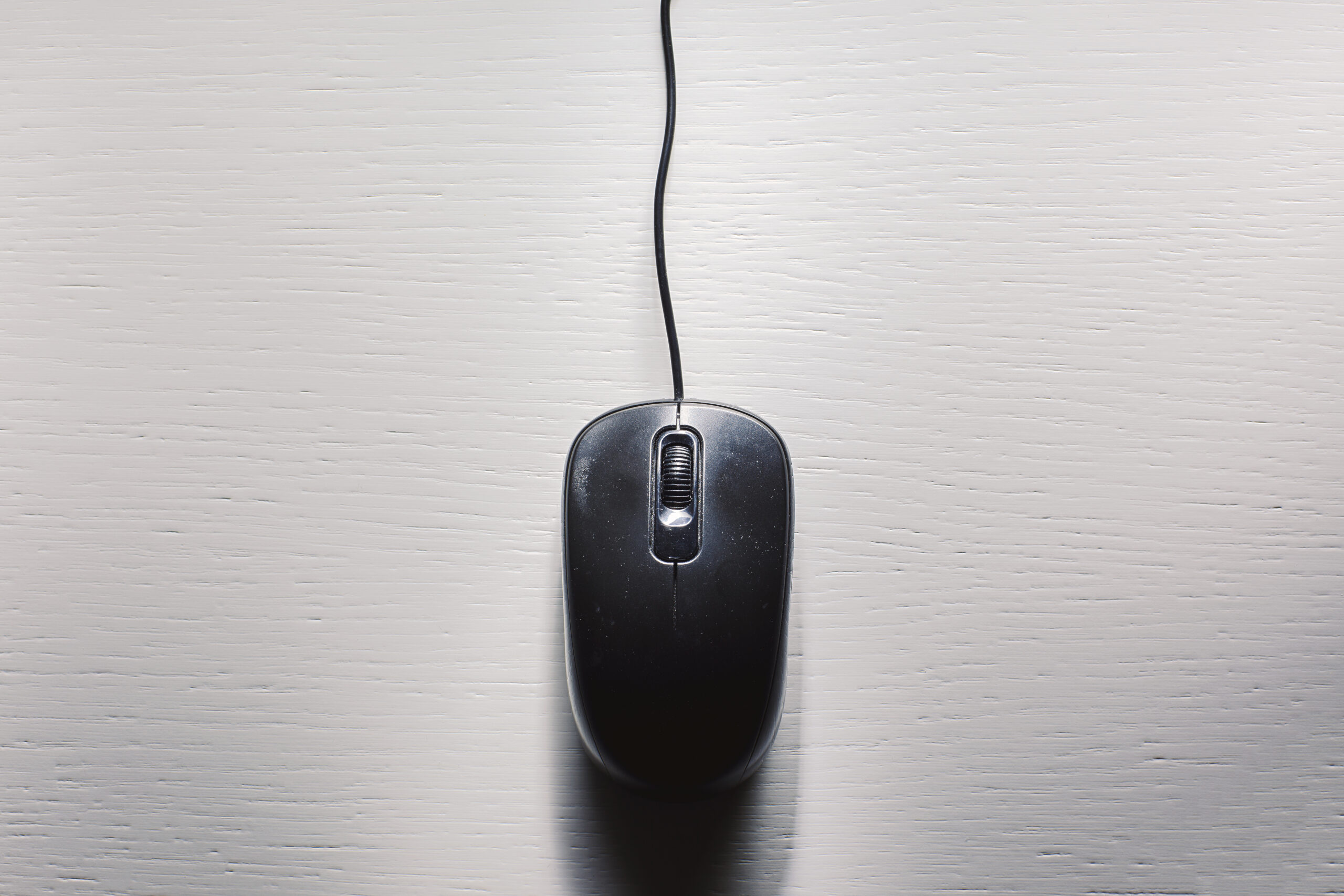 マウスの不調や確認作業を連想しやすいフリー画像